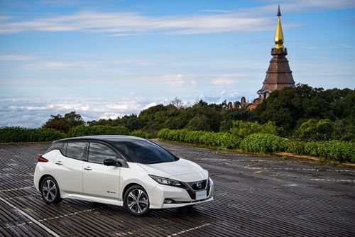 Nissan Leaf  แรง ขับสนุก ตอบสนองทันใจ..ชาร์จไฟฟ้ากลับได้ด้วยตัวเอง 